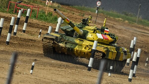 Танк Т-72Б3 команды Южной Осетии во время индивидуальной гонки в конкурсе Танковый биатлон-2021 - Sputnik Южная Осетия