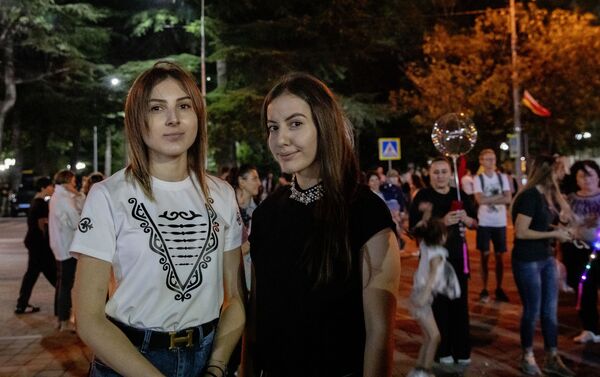 Концерт на театральной площади в честь дня признания независимости Южной Осетии  - Sputnik Южная Осетия