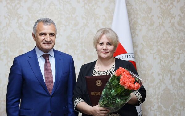 Анатолий Бибилов наградил сотрудников министерства юстиции Южной Осетии - Sputnik Южная Осетия