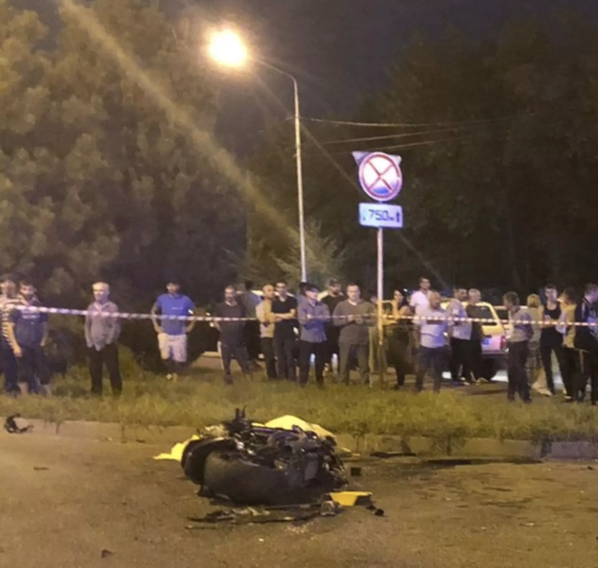 Ребенок и двое взрослых погибли во Владикавказе после столкновения мотоцикла с легковушкой Ребенок и двое взрослых погибли во Владикавказе после столкновения мотоцикла с легковушкой - Sputnik Южная Осетия, 1920, 31.08.2021