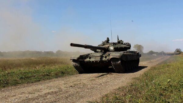В Южной Осетии десятки российских танков вывели на боевые стрельбы в горах - Sputnik Южная Осетия