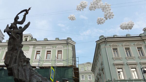 Воздушные шары, запущенные у монумента В память о жертвах трагедии в Беслане в Москве - Sputnik Южная Осетия