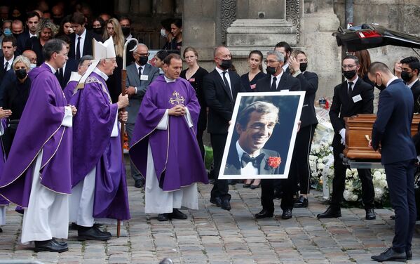 Церемония похорон Жан-Поля Бельмондо в церкви Сен-Жермен-де-Пре в Париже. - Sputnik Южная Осетия