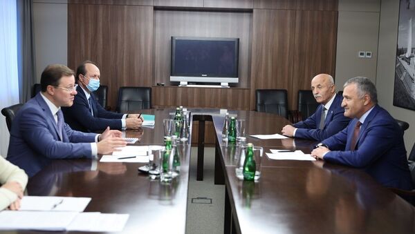 Президент Южной Осетии Анатолий Бибилов и губернатор Самарской области Дмитрий Азаров - Sputnik Южная Осетия
