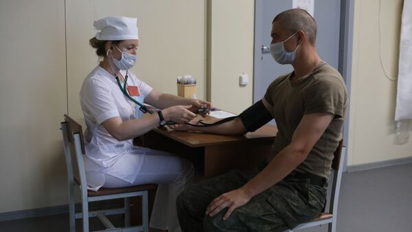 В ЮВО проходит ревакцинация: прививку повторно поставили более 25 тысяч военных - Sputnik Южная Осетия