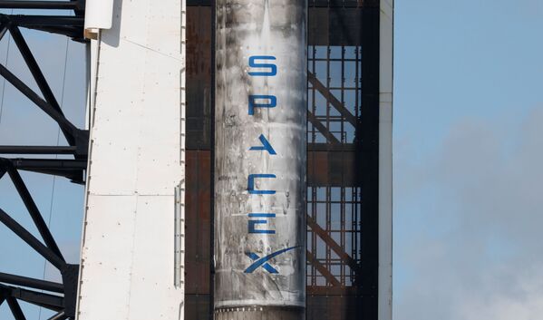 SpaceX Falcon 9 с капсулой Crew Dragon на мысе Канаверал, Флорида - Sputnik Южная Осетия