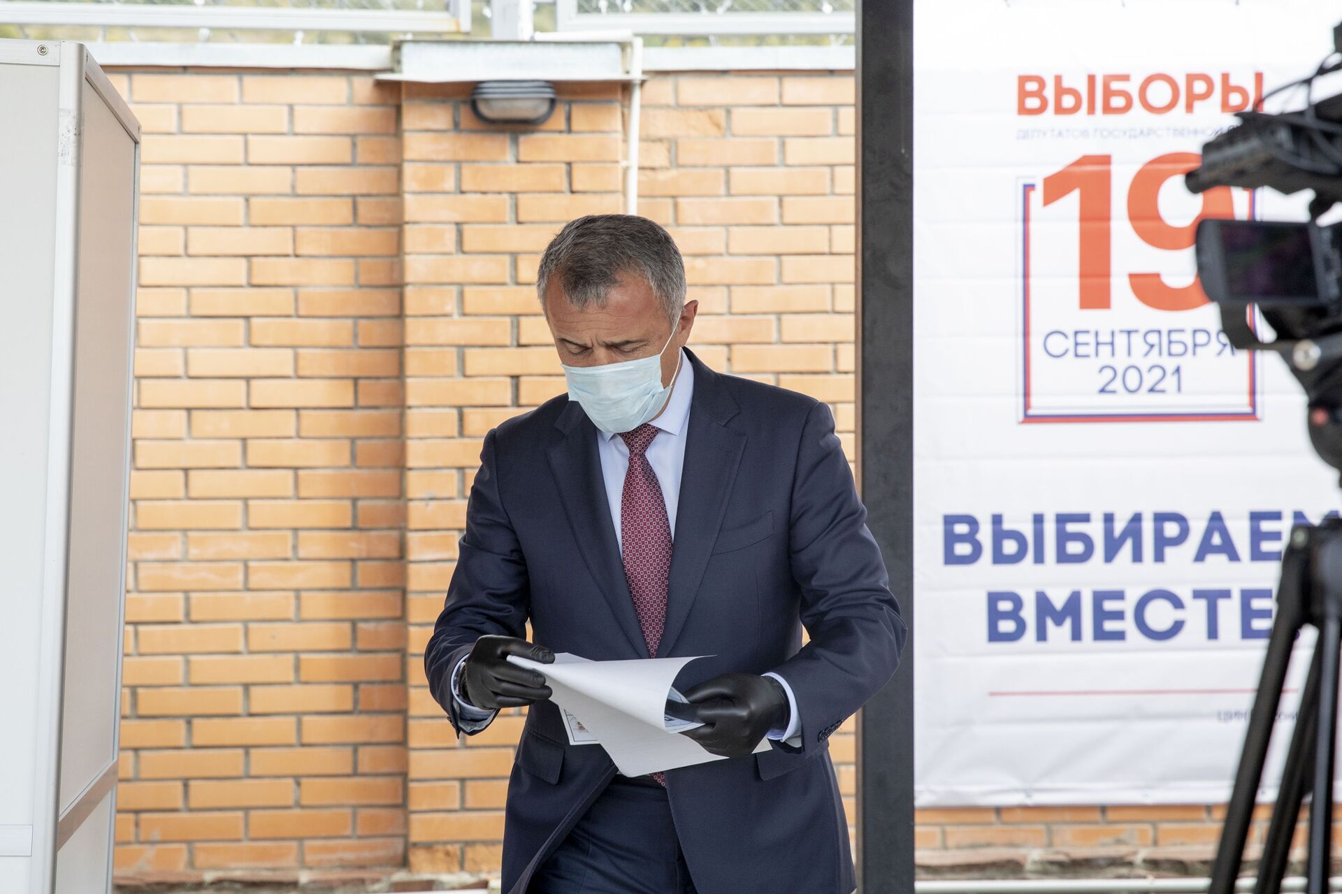 Президент Южной Осетии проголосовал на выборах в Госдуму РФ - Sputnik Южная Осетия, 1920, 26.10.2021