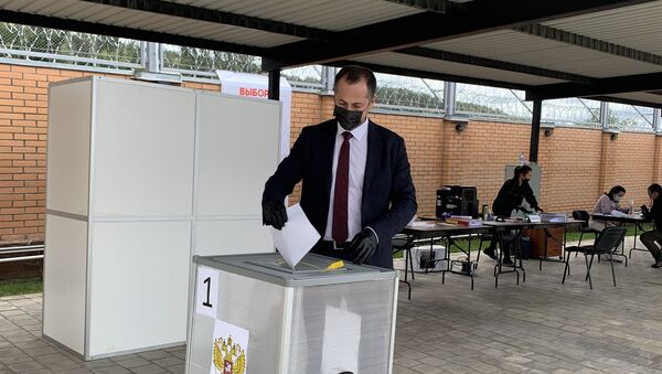 Премьер Южной Осетии Геннадий Бекоев проголосовал на выборах в Госудуму РФ - Sputnik Южная Осетия