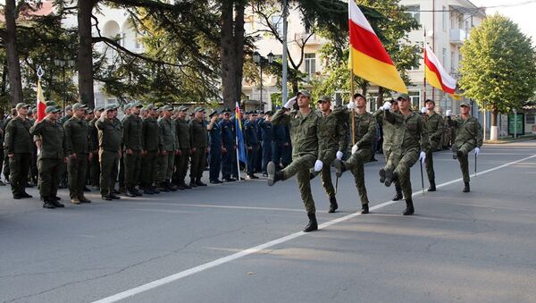 В Южной Осетии в преддверии Дня республики отрепетировали военный парад – видео - Sputnik Южная Осетия