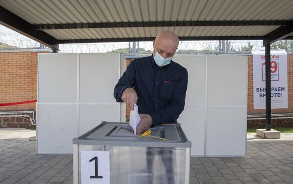 Голосование по выборам в Госдуму РФ в Южной Осетии - Sputnik Южная Осетия