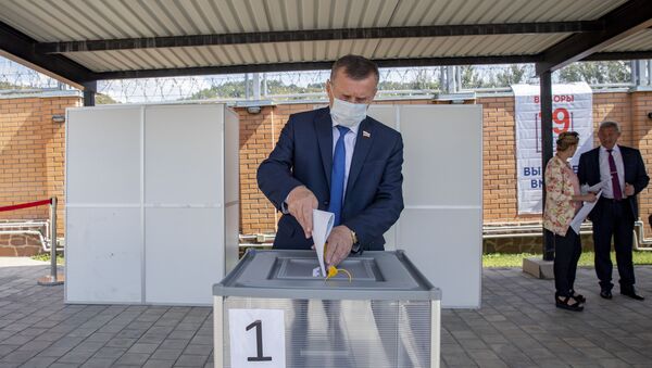 Спикер парламента Южной Осетии проголосовал на выборах в Госдуму - Sputnik Южная Осетия