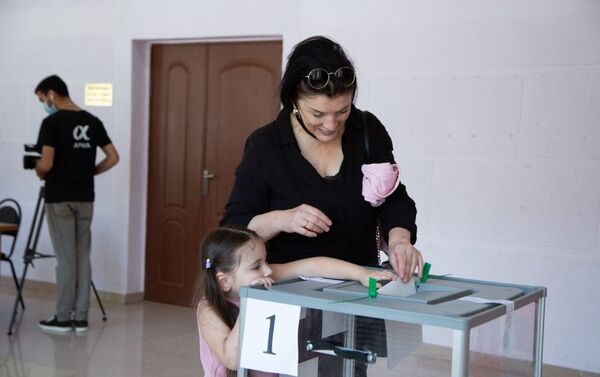 Коллектив и студенты ЮОГУ приняли участие в выборах в Госдуму РФ - Sputnik Южная Осетия