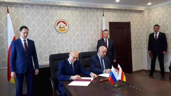 В Цхинвале состоялось подписание соглашения о двойном гражданстве между РФ и Южной Осетией - Sputnik Южная Осетия
