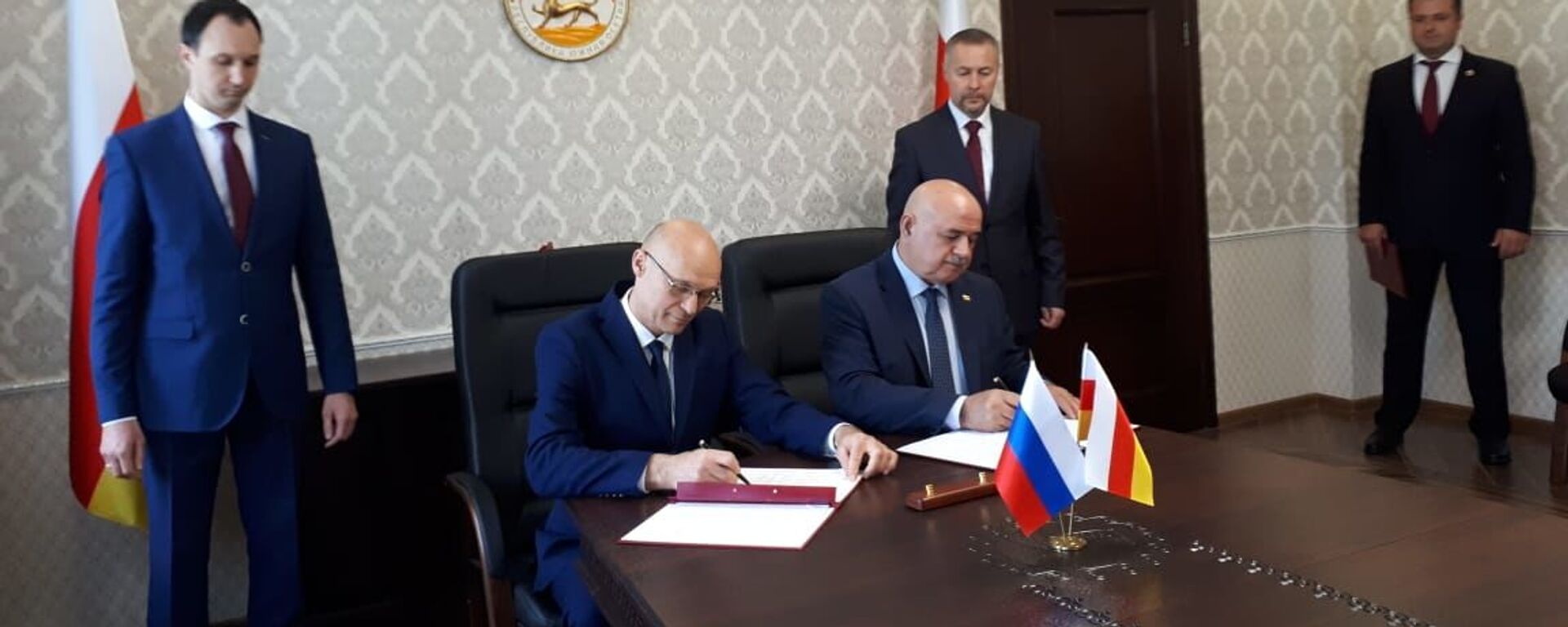 В Цхинвале состоялось подписание соглашения о двойном гражданстве между РФ и Южной Осетией - Sputnik Южная Осетия, 1920, 20.09.2021