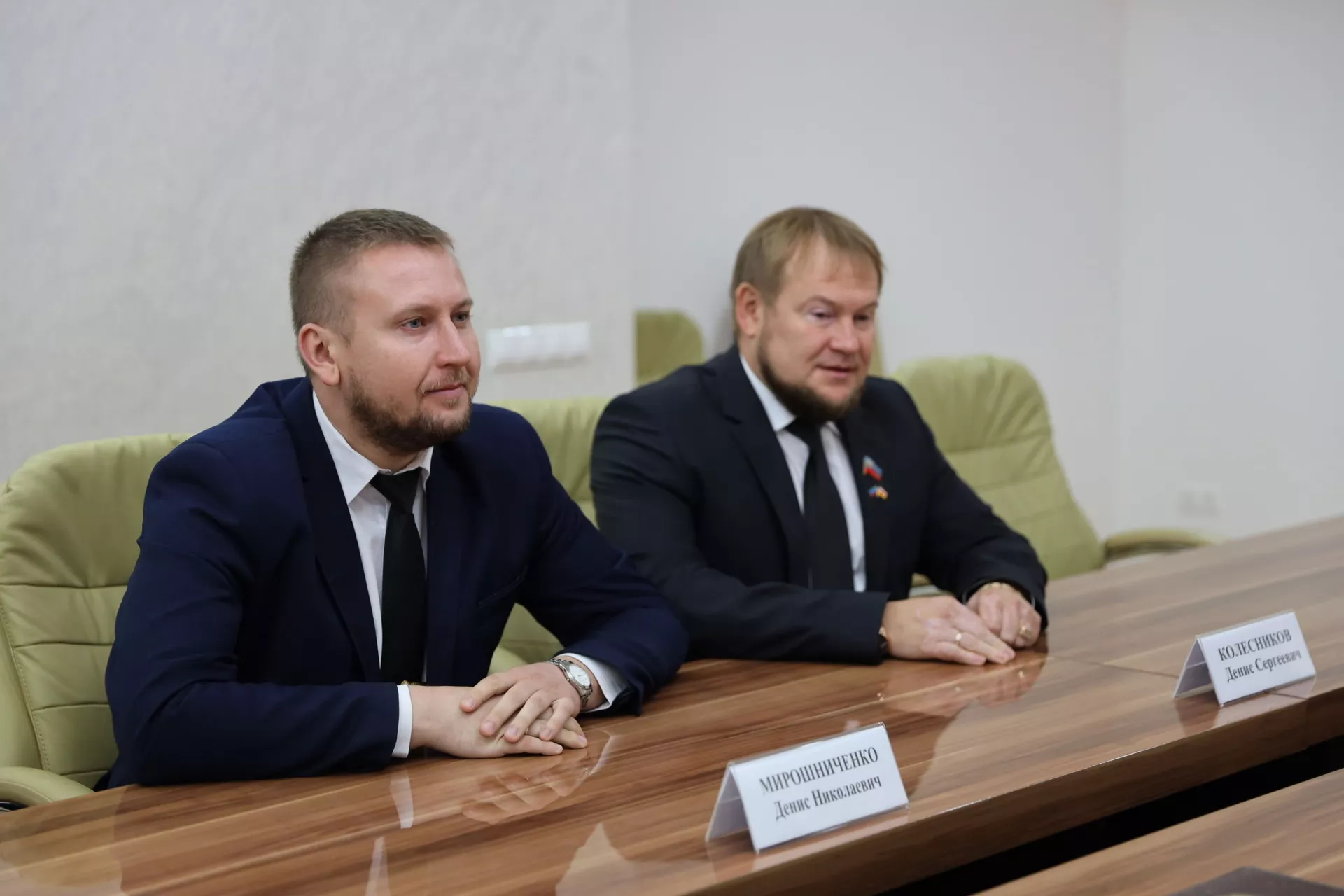 Встреча Анатолия Бибилова с делегацией ЛНР Встреча Анатолия Бибилова с делегацией ЛНР - Sputnik Южная Осетия, 1920, 26.10.2021