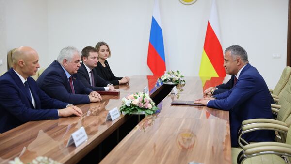 Встреча Анатолия Бибилова с делегацией Госдумы РФ - Sputnik Южная Осетия