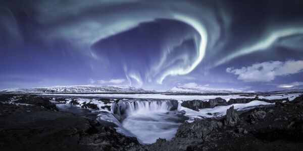 Снимок Goðafoss Flow новозеландского фотографа Larryn Rae, высоко оцененный в категории Aurorae конкурса Royal Observatory’s Astronomy Photographer of the Year 13 - Sputnik Южная Осетия