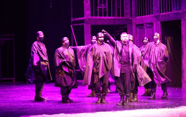 Спектакль Ричард III на сцене госдрамтеатра в Цхинвале - Sputnik Южная Осетия