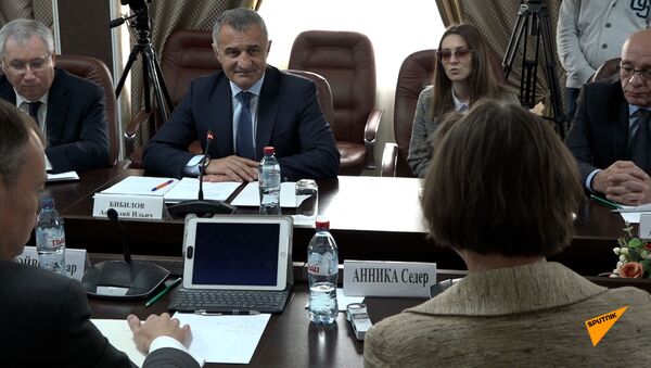 Посредники в Цхинвале: что обсуждал Бибилов с сопредседателями Женевских дискуссий – видео - Sputnik Южная Осетия