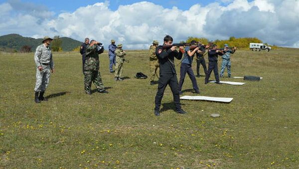 Личный состав УВД Цхинвальского района выполнил стрельбы из боевого огнестрельного оружия - Sputnik Южная Осетия