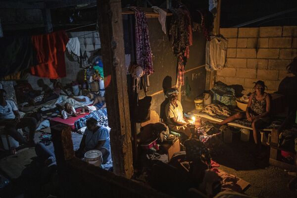 Люди живут в школе, превращенной в долгосрочный приют, Гаити  - Sputnik Южная Осетия