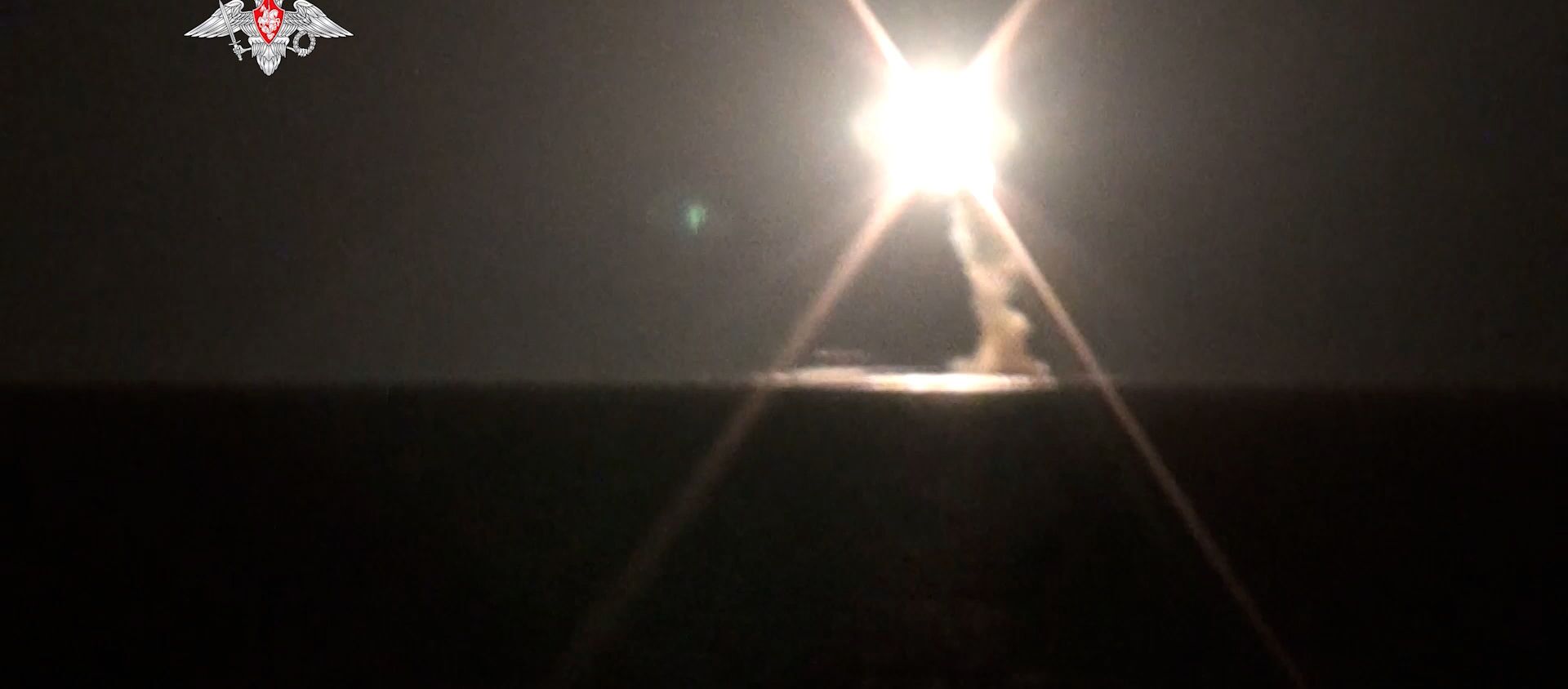 Запуск гиперзвуковой ракеты Циркон с атомной подлодки. Кадры Минобороны РФ - Sputnik Южная Осетия, 1920, 04.10.2021