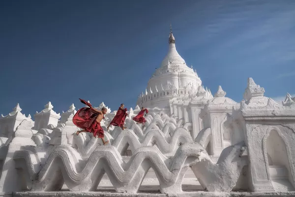 Снимок Little Monks Playing турецкого фотографа Ilhan Eroglu, занявший 2-ое место в категории Special/Travel / Wanderlust в конкурсе International Photography Awards 2021 - Sputnik Южная Осетия