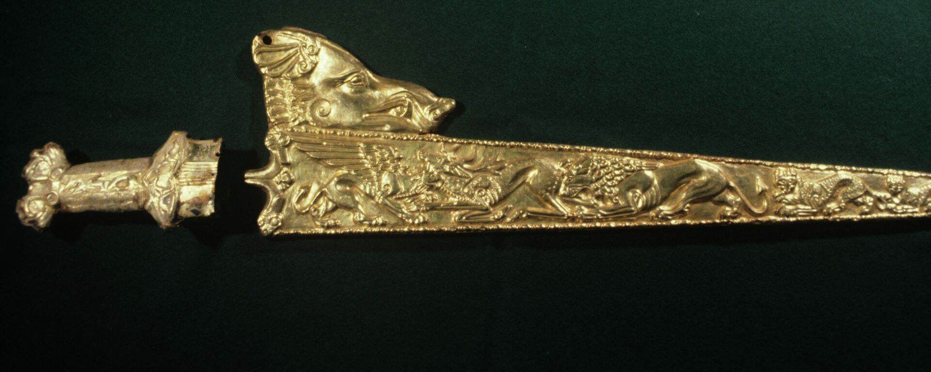 Золотые ножны скифского меча-акинака - Sputnik Южная Осетия, 1920, 19.01.2022