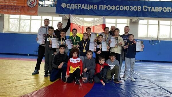 Юные борцы вольного стиля из Южной Осетии завоевали девять медалей - Sputnik Южная Осетия