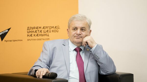 Вячеслав Гобозов: для Южной Осетии опасность представляют третья группа пользователей социальных сетей - Sputnik Южная Осетия