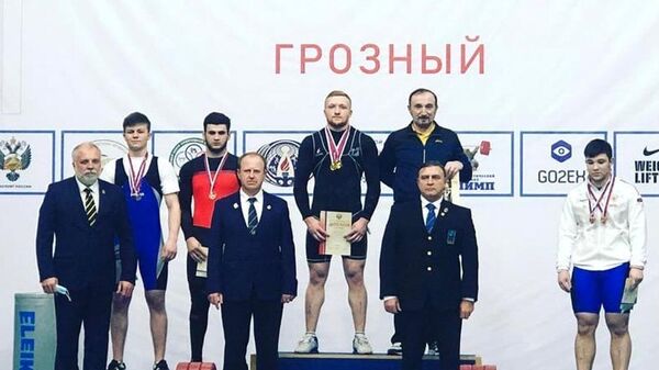 В Грозном завершилось первенство России по тяжёлой атлетике среди юниоров 15-18 и 19-20 лет - Sputnik Южная Осетия