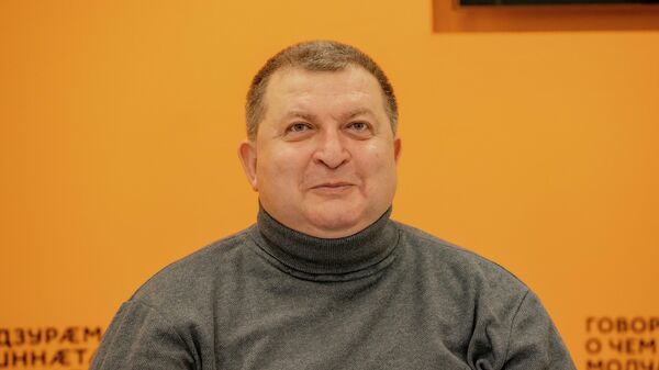 Стимулирует творить дальше: Плиев о Международной литературной премии  - Sputnik Южная Осетия