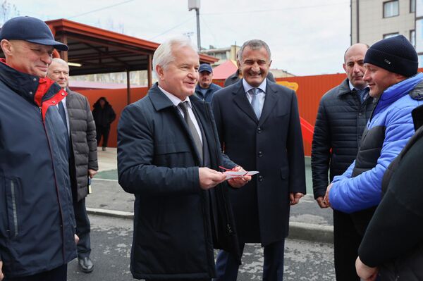 Открытие жилого дома на улице Героев  - Sputnik Южная Осетия