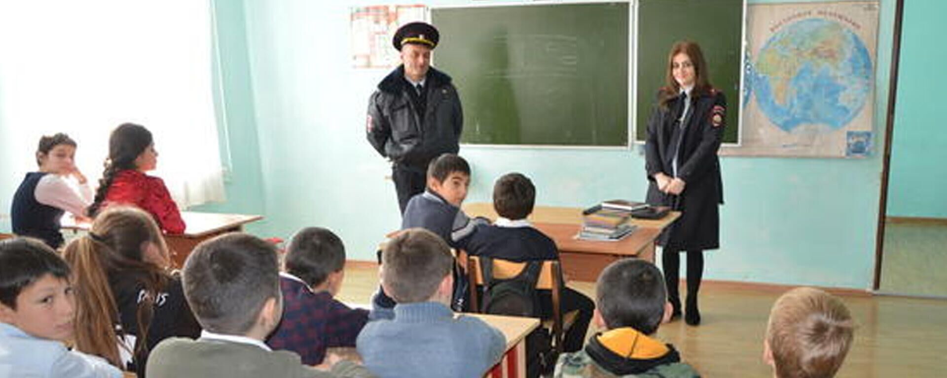 Школьникам в районах Южной Осетии рассказывают о правилах использования пиротехники и ПДД - Sputnik Южная Осетия, 1920, 16.12.2021