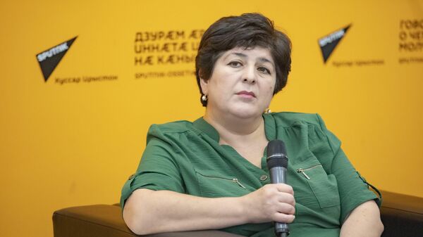 Надеемся выйти из ситуации с малыми потерями — Гаглоева о карантине в школах - Sputnik Южная Осетия