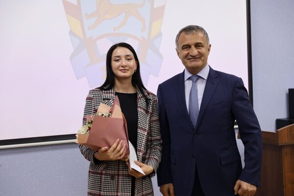 Вручение президентских стипендий студентам ЮОГУ - Sputnik Южная Осетия