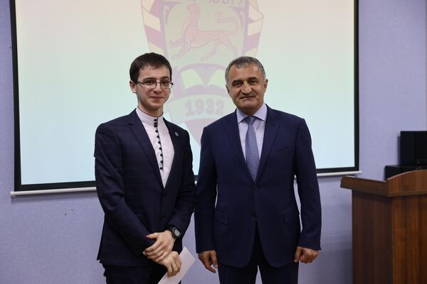 Вручение президентских стипендий студентам ЮОГУ - Sputnik Южная Осетия