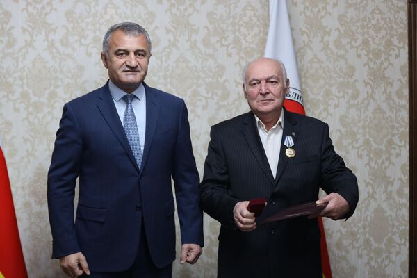 Церемония награждения у президента РЮО - Sputnik Южная Осетия