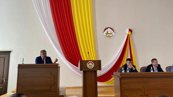 Анатолий Бибилов на сессии парламента Южной Осетии - Sputnik Южная Осетия