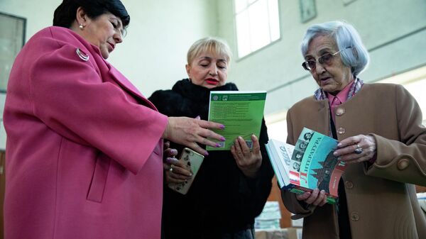 Русский мир и Просвещение передали учебники школам Южной Осетии  - Sputnik Южная Осетия