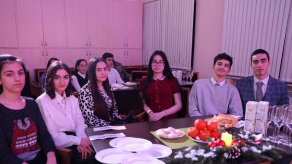 Президент Анатолий Бибилов встретился со старшеклассниками - Sputnik Южная Осетия