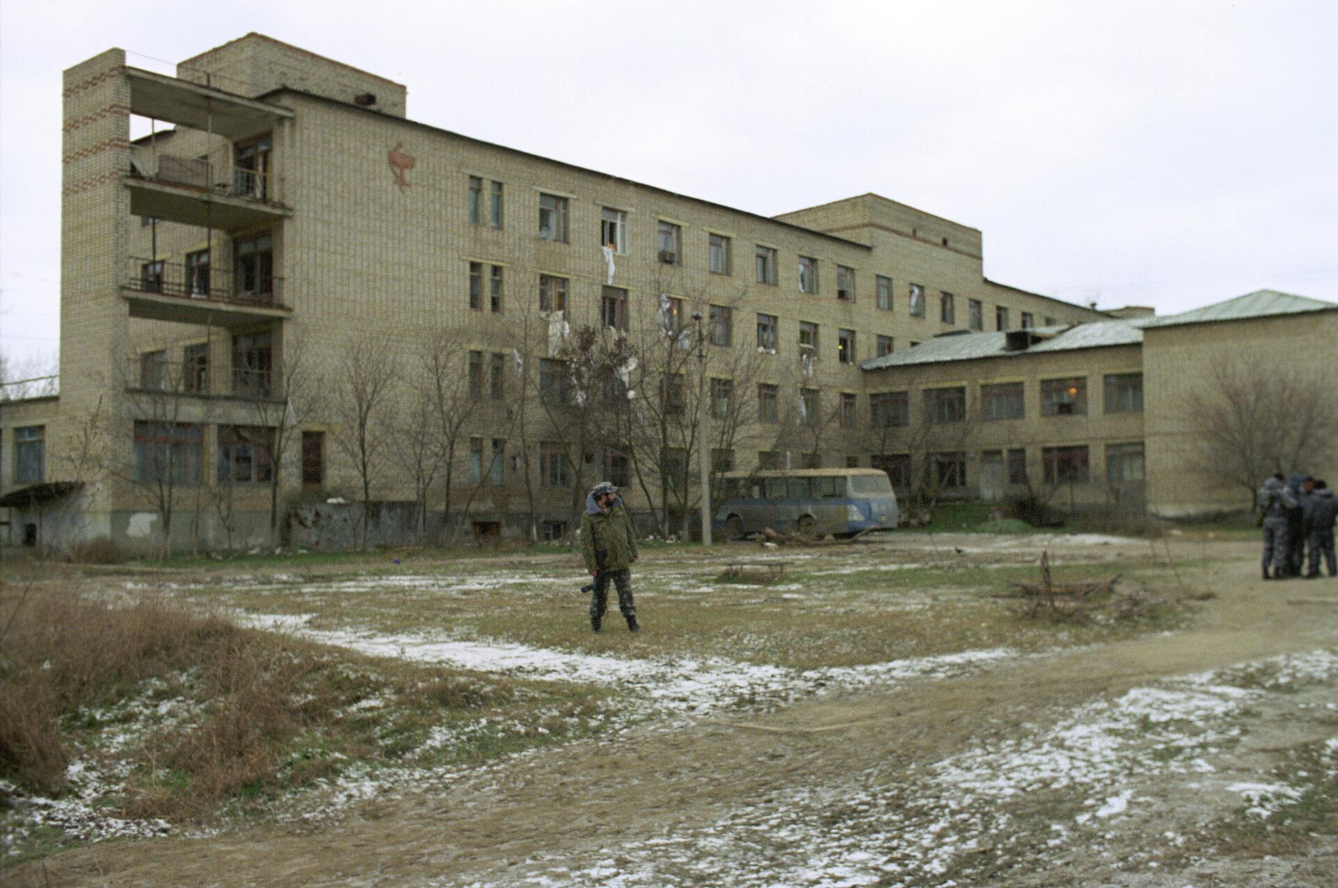 Больница в Кизляре после ухода боевиков во главе с Салманом Радуевым - Sputnik Южная Осетия, 1920, 08.01.2022