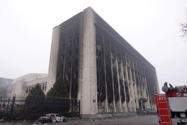 Здание городской администрации, которое было подожжено во время беспорядков в Алматы - Sputnik Южная Осетия