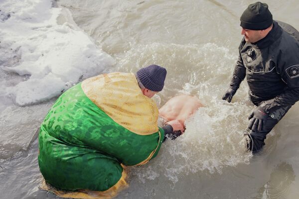 Крещение на реке Лиахва - Sputnik Южная Осетия