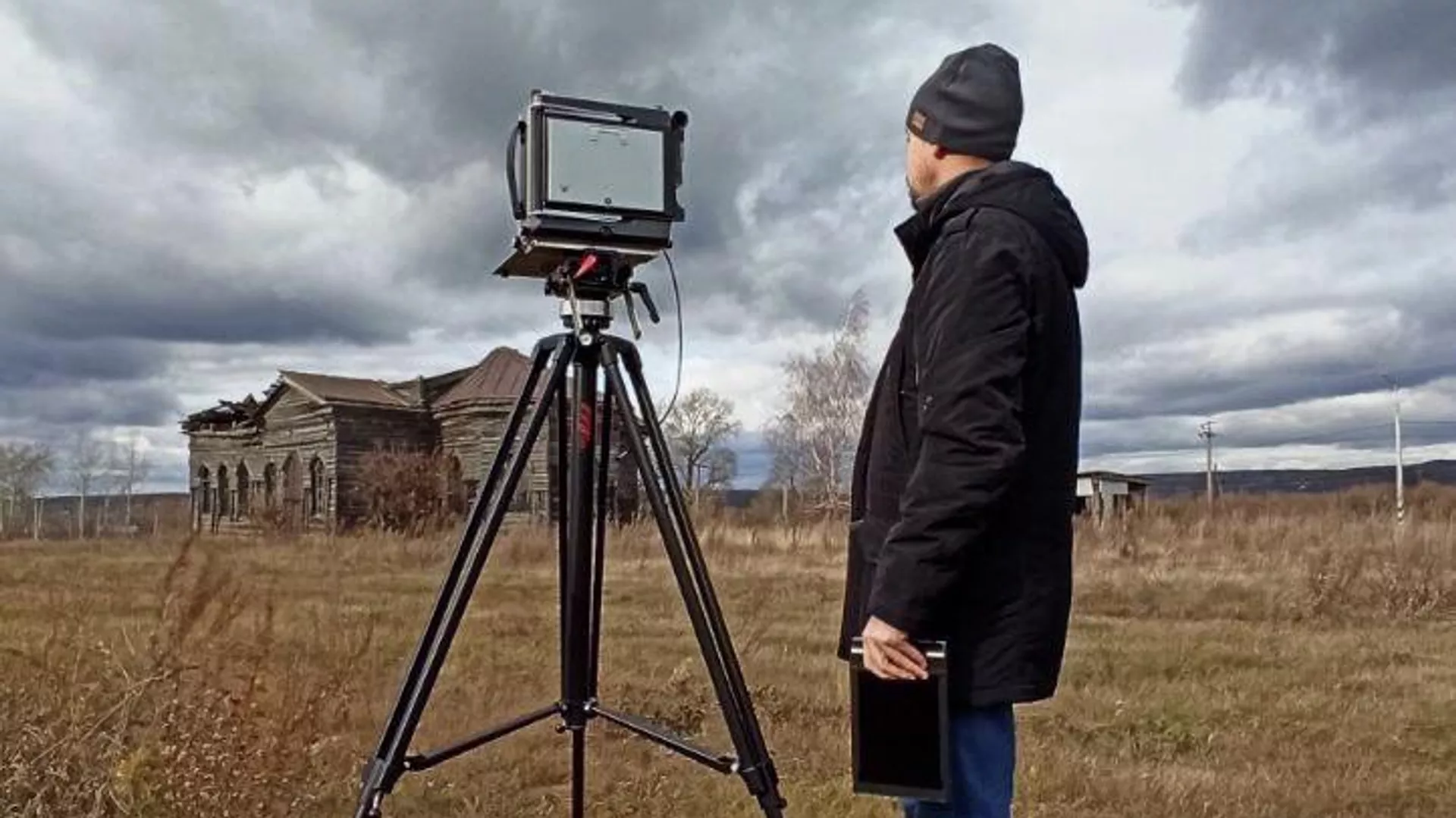 Фотограф Игорь Волков за работой Фотограф Игорь Волков за работой - Sputnik Южная Осетия, 1920, 27.01.2022