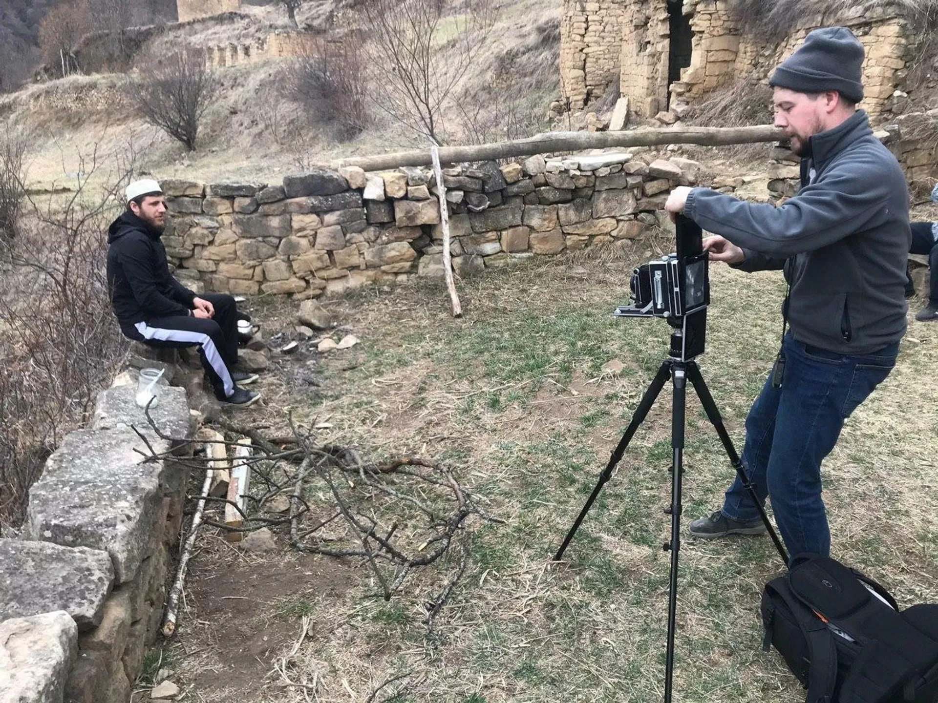 Фотограф Игорь Волков за работой Фотограф Игорь Волков за работой - Sputnik Южная Осетия, 1920, 26.01.2022