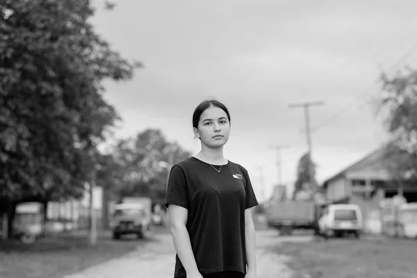 Девочка на сельской улице, Лескен, Республика Северная Осетия-Алания, 2021 Девочка на сельской улице, Лескен, Республика Северная Осетия-Алания, 2021 - Sputnik Южная Осетия