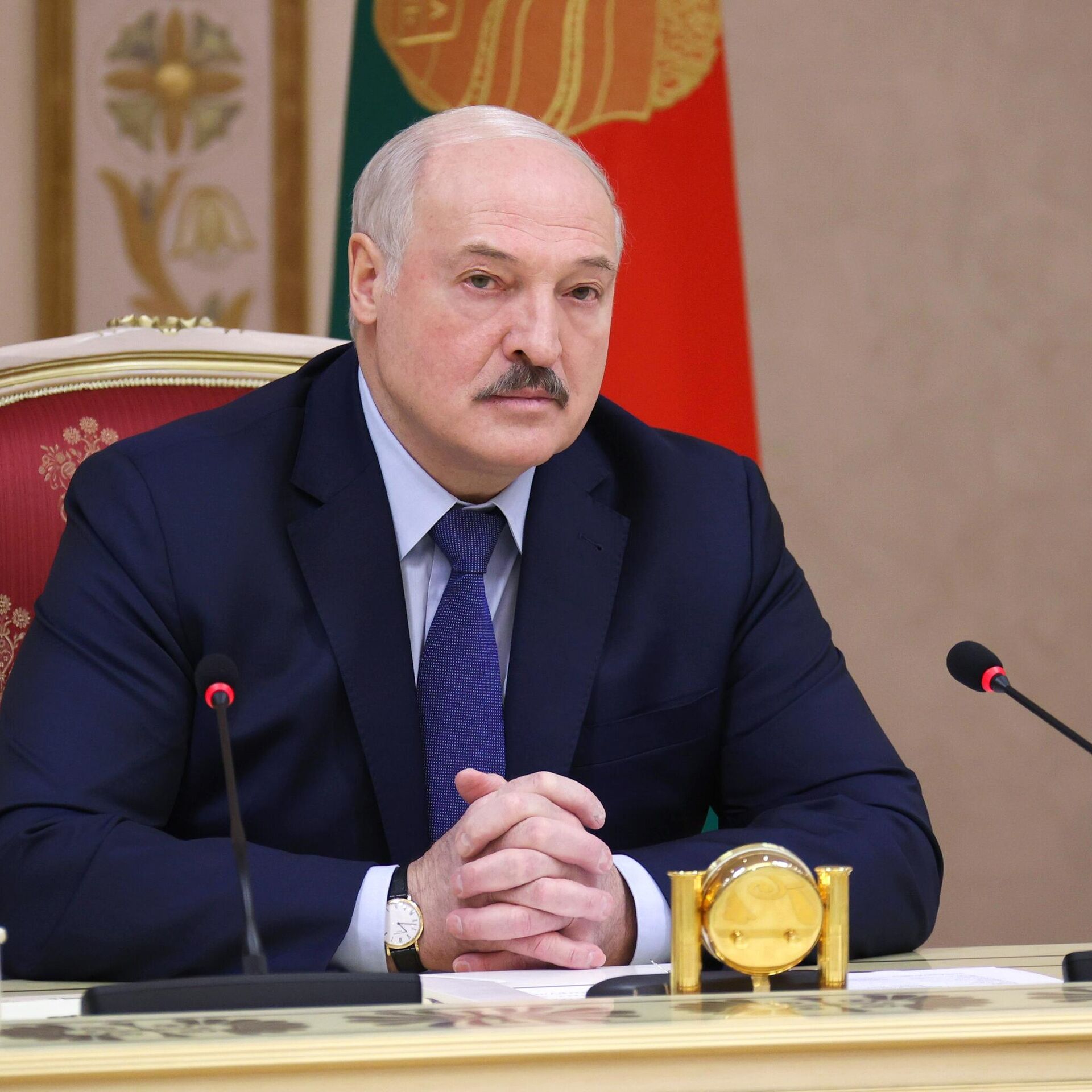 Лукашенко подписал указ о переводе