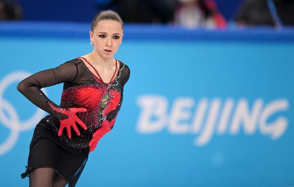 Российская спортсменка Камила Валиева выступает на командных соревнованиях по фигурному катанию на зимних Олимпийских играх в Пекине - Sputnik Южная Осетия