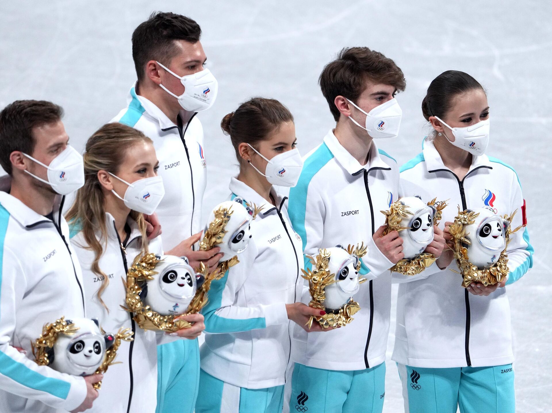Церемония награждения олимпиады. Фигуристы России на Олимпиаде 2022.